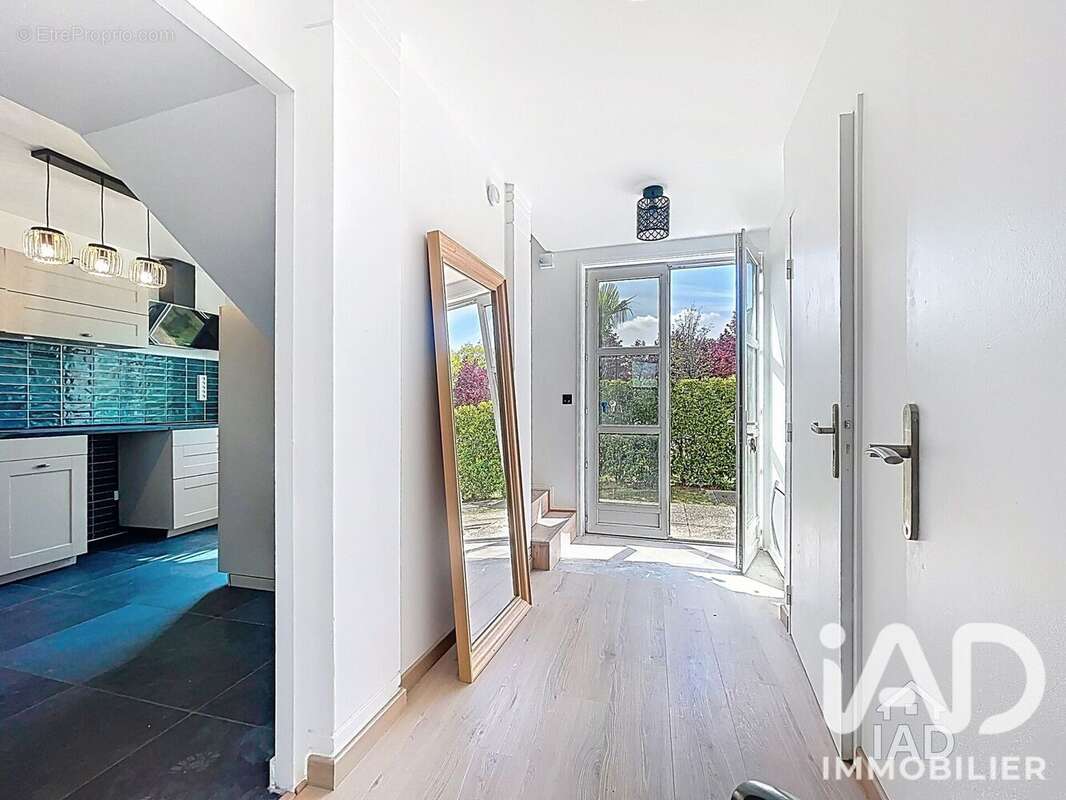 Appartement 80 m² à Voisins-Le-Bretonneux  - photo 4