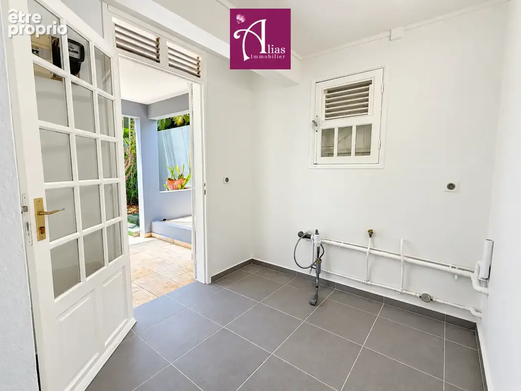 À VENDRE - Villa F4 avec petite piscine + T2 indépendant au Gosier - photo 11