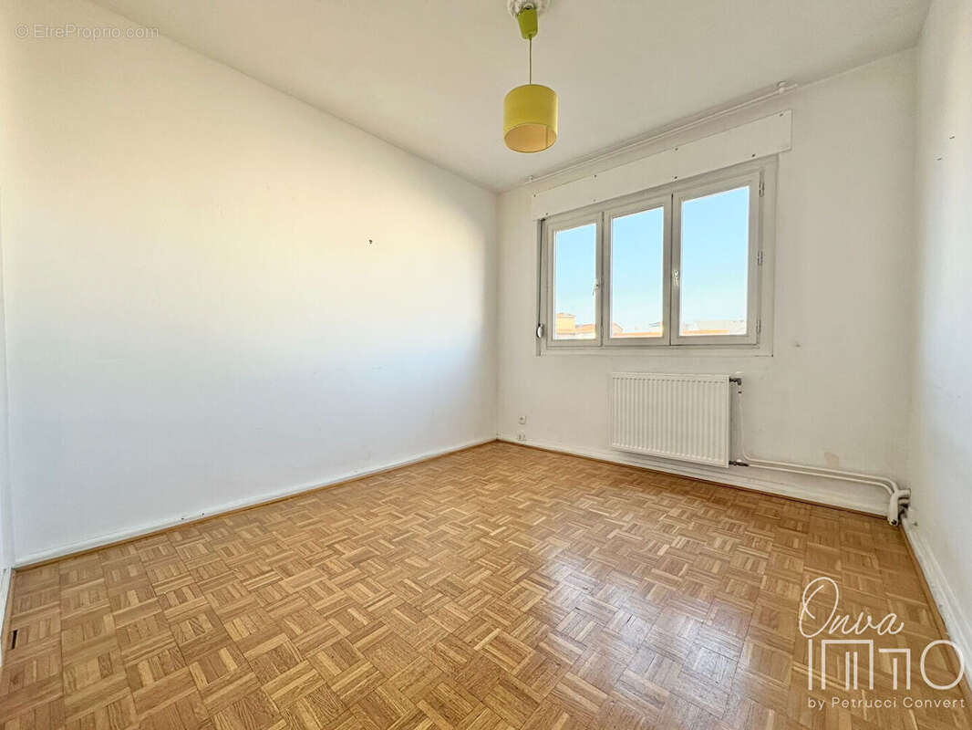 Gratte-Ciel/Tolstoï - T3 de 74m² avec balcon - photo 3