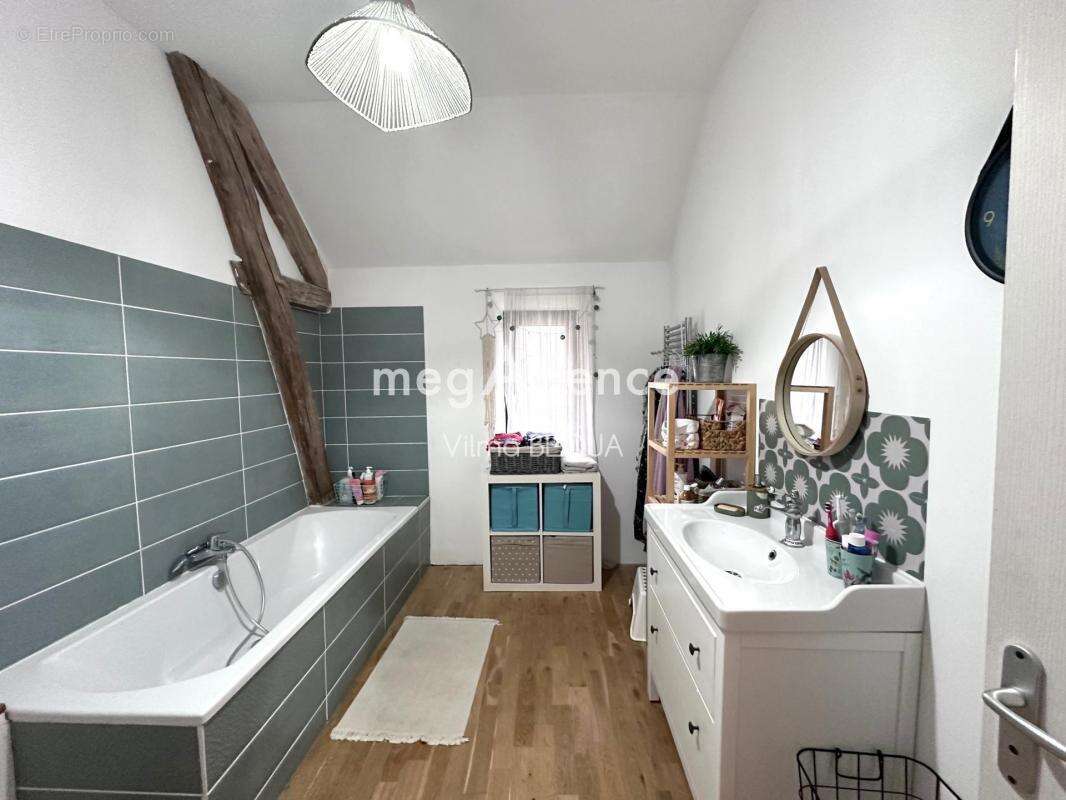 Maison à VILLENEUVE-L&#039;ARCHEVEQUE