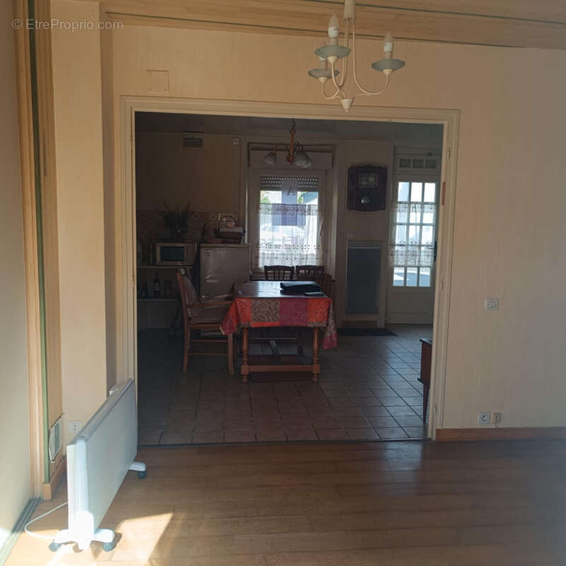 Maison à NEANT-SUR-YVEL