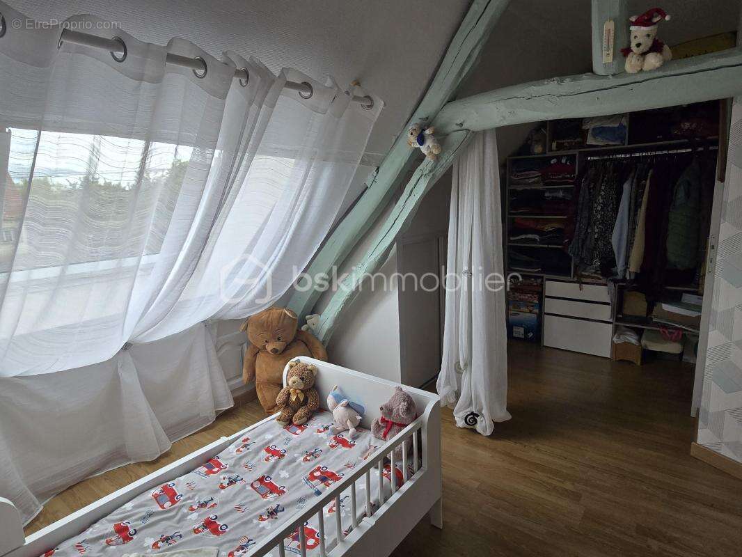 Maison familiale de 138m² - 4 chambres, jardin et garage - Tillé (60000) - photo 17