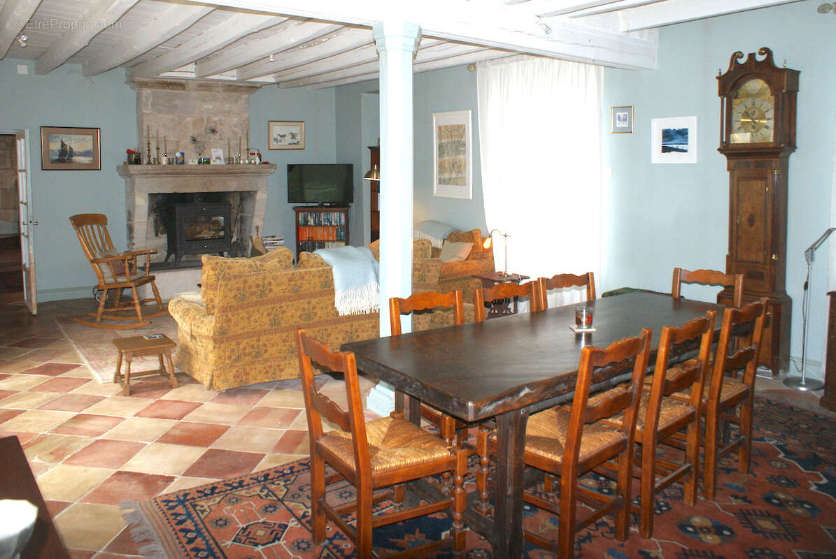 Maison à MONTLIEU-LA-GARDE