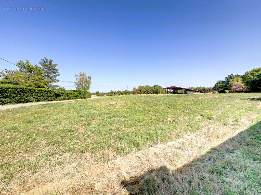 01320 CHÂTENAY   Ancien corps de ferme avec 2 bâtiments à rénover   Terrain env. 7 700 m2   Fort potentiel - photo 6