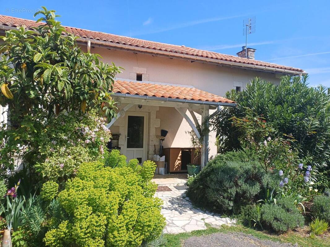 Photo 1 - Maison à CHATIGNAC
