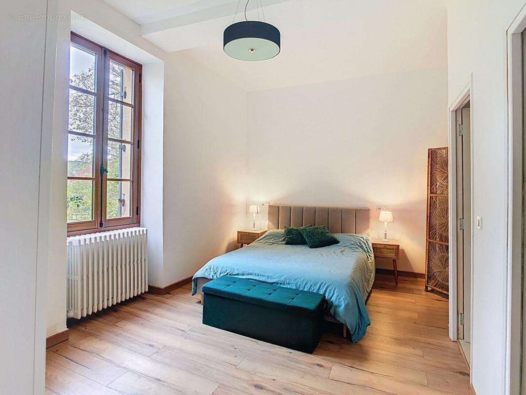 Maison à BEYNAC-ET-CAZENAC