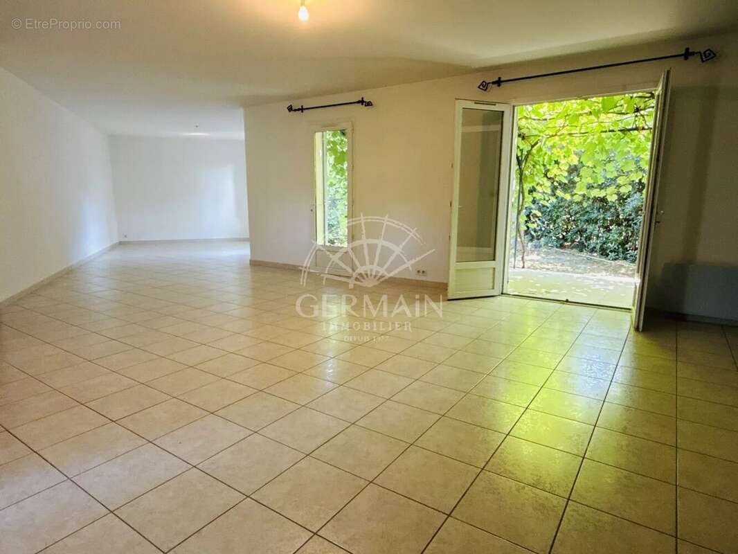 Maison familiale avec piscine et garage - Lagnes - photo 4