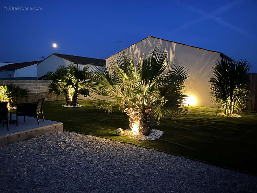 Maison à CHAMPAGNE-LES-MARAIS