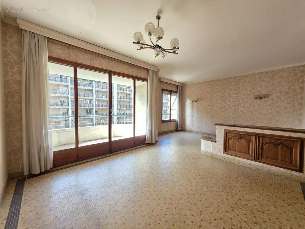 Appartement à MARSEILLE-6E