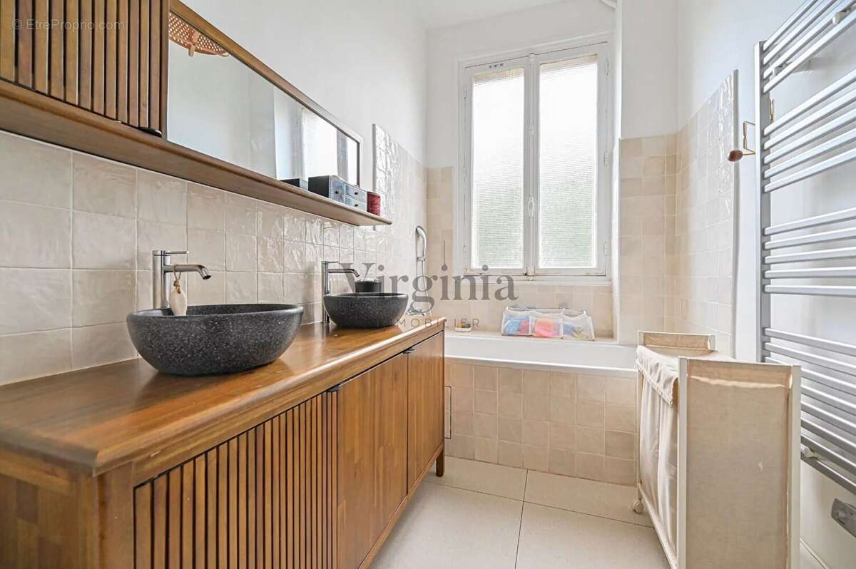 Appartement à CHARENTON-LE-PONT