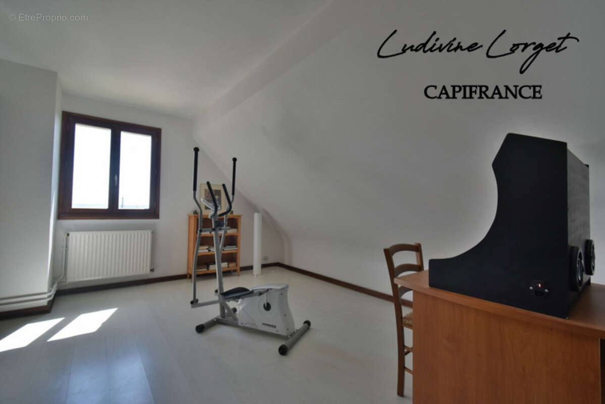 Maison à vendre à Château-Thierry (02) – 260 m² – 4 chambres + bureau – Sous-sol 70 m² – Terrasse 70 m² – Terrain clos 1 464 m²  - photo 14