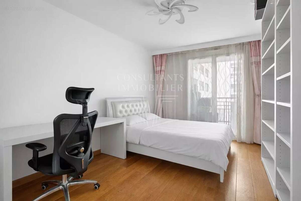 Appartement à LEVALLOIS-PERRET