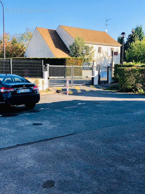 Parking à DEUIL-LA-BARRE