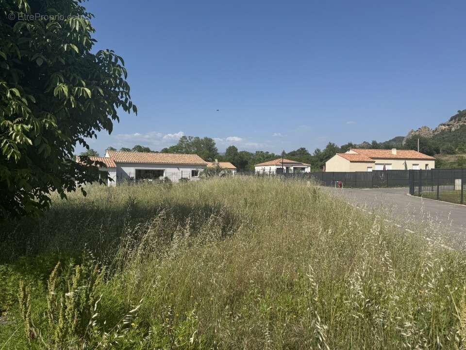 Terrain 843 m² à Les Mees  - photo 2