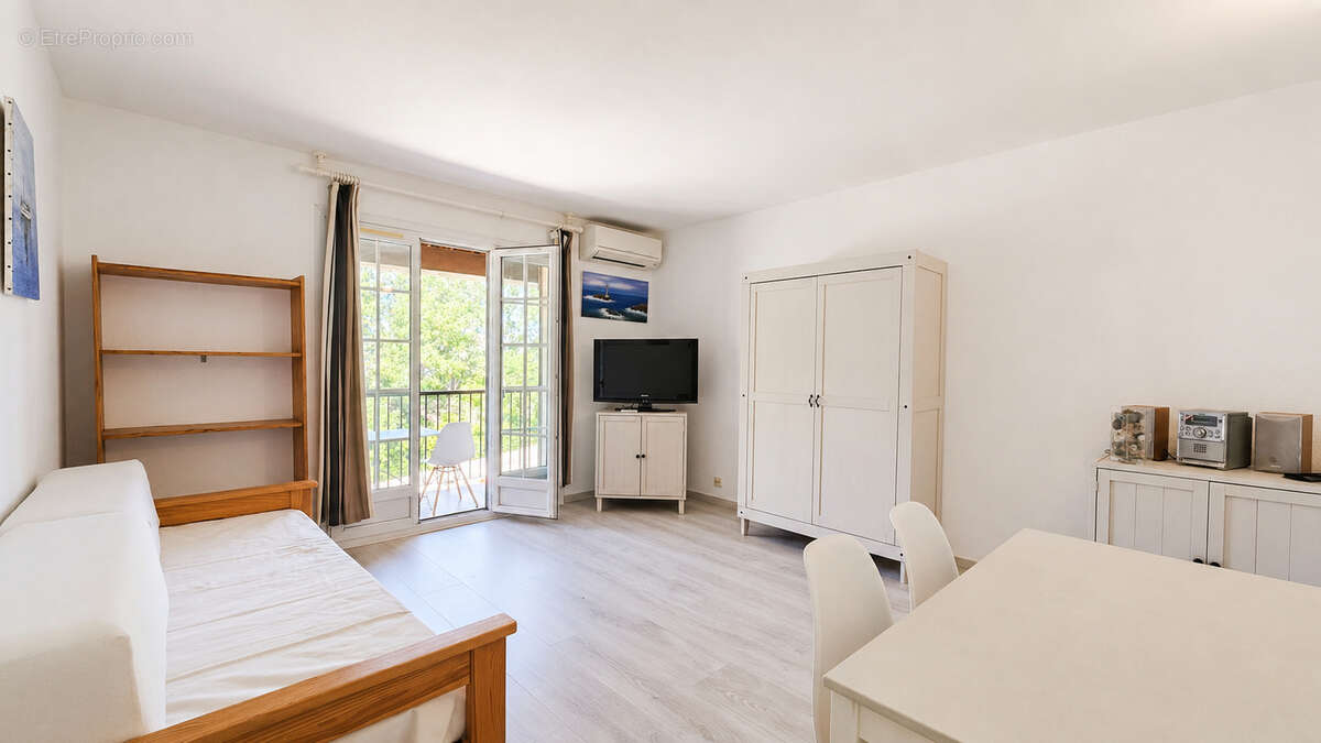 Studio apercu mer en dernier etage d'une residence avec piscine - photo 2