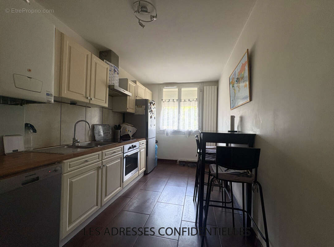 Irigny - t3 traversant de 66m2 - place de stationnement - cave. - photo 6
