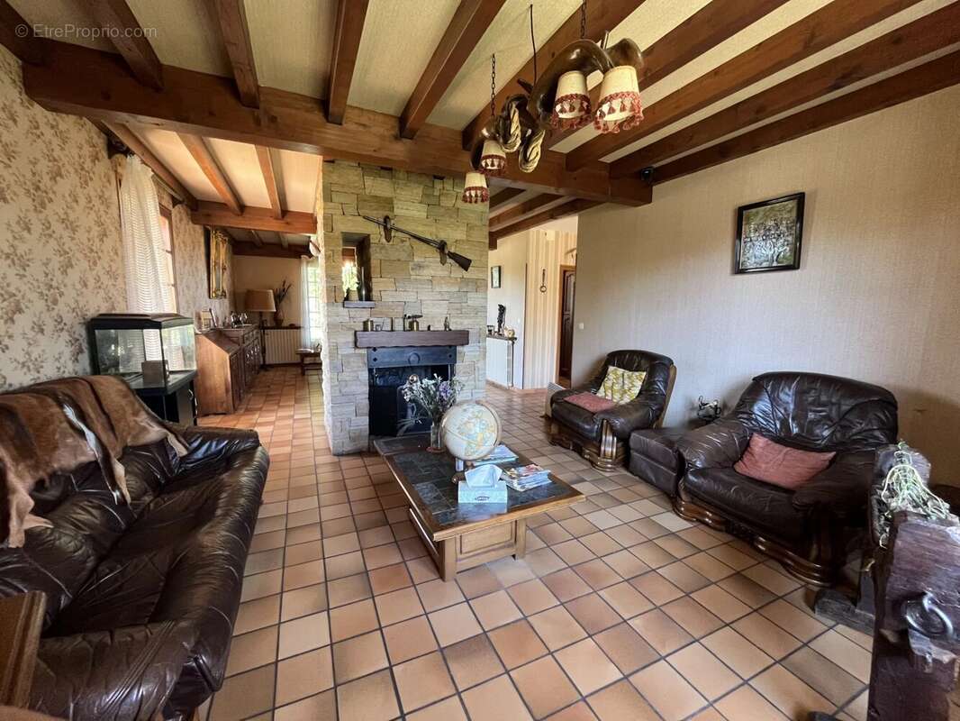 MAISON de plain-pied avec garage et jardin. - photo 2
