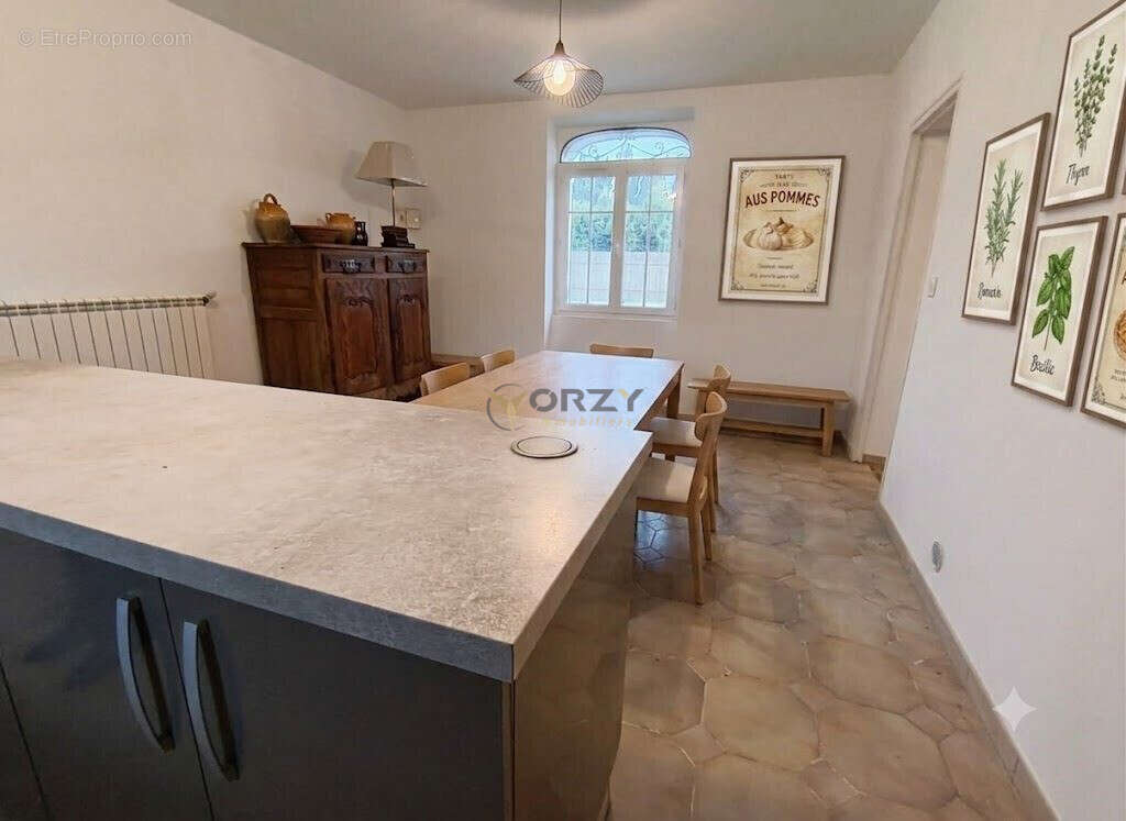 Maison 200 m² à Saint-Remy-De-Provence  - photo 8
