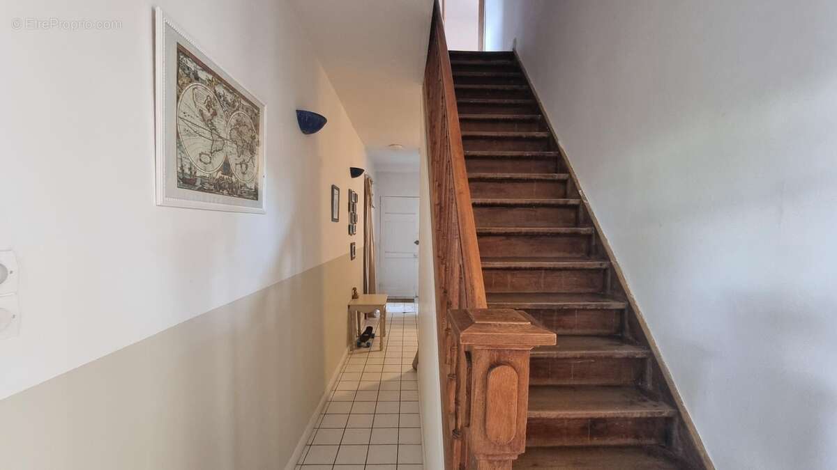 Maison bourgeoise de caractère  sur 3 niveaux–7 chambres – 2 salles d'eau,2 WC  Idéale pour une grande famille ou un investisseu - photo 13