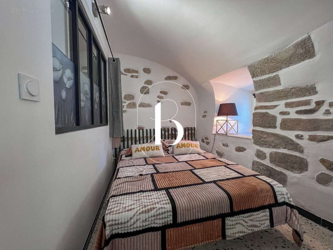 Maison 109 m² à Saint-Sauveur-De-Cruzieres  - photo 23