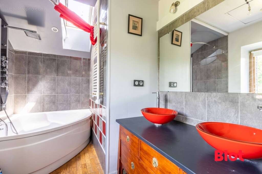Maison 147 m² à Erce-Pres-Liffre  - photo 8