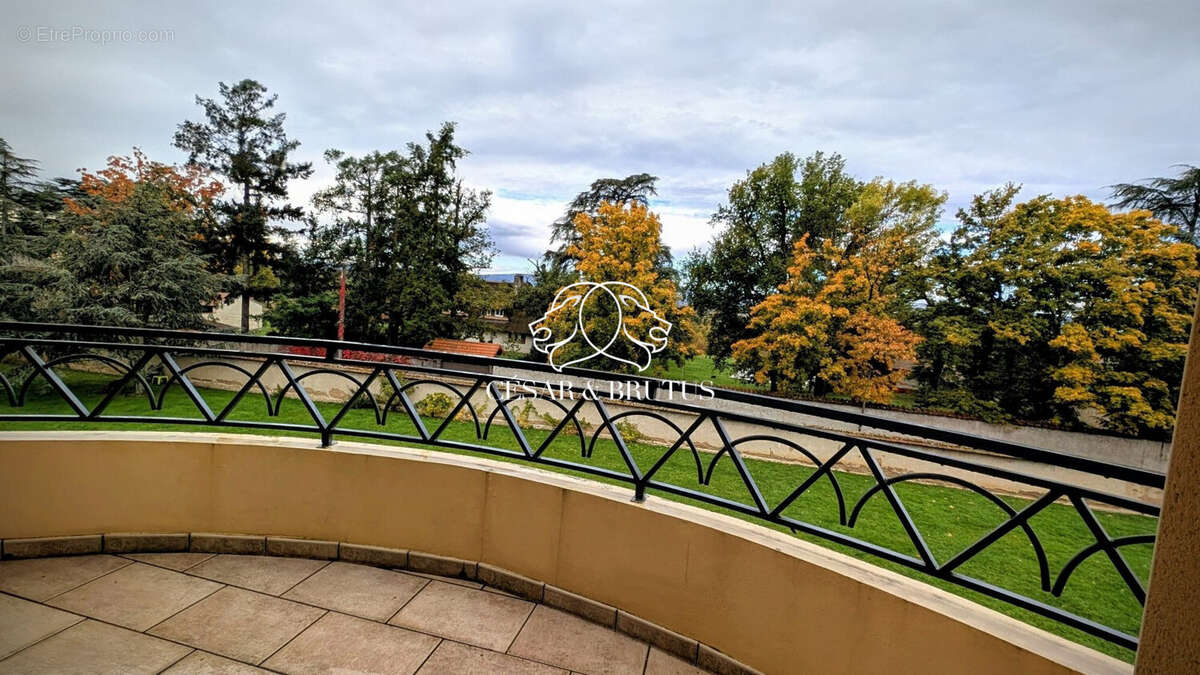 Appartement à VEAUCHE