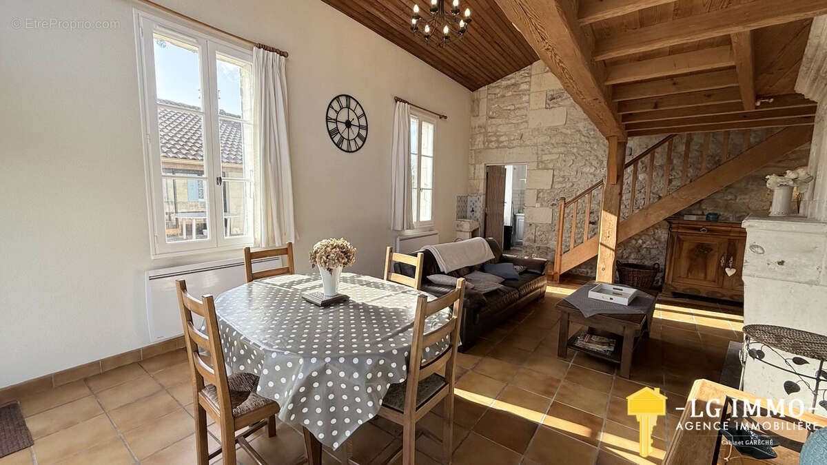 Maison à BRIE-SOUS-MORTAGNE