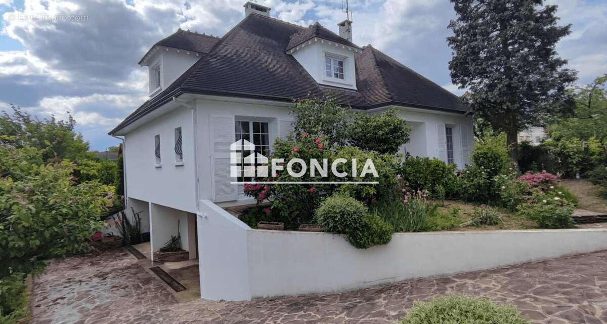 Maison prête à vivre, rénovée de 154m2 avec sous-sol total - photo 5