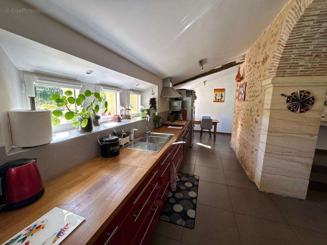 Maison à NOTRE-DAME-DE-SANILHAC