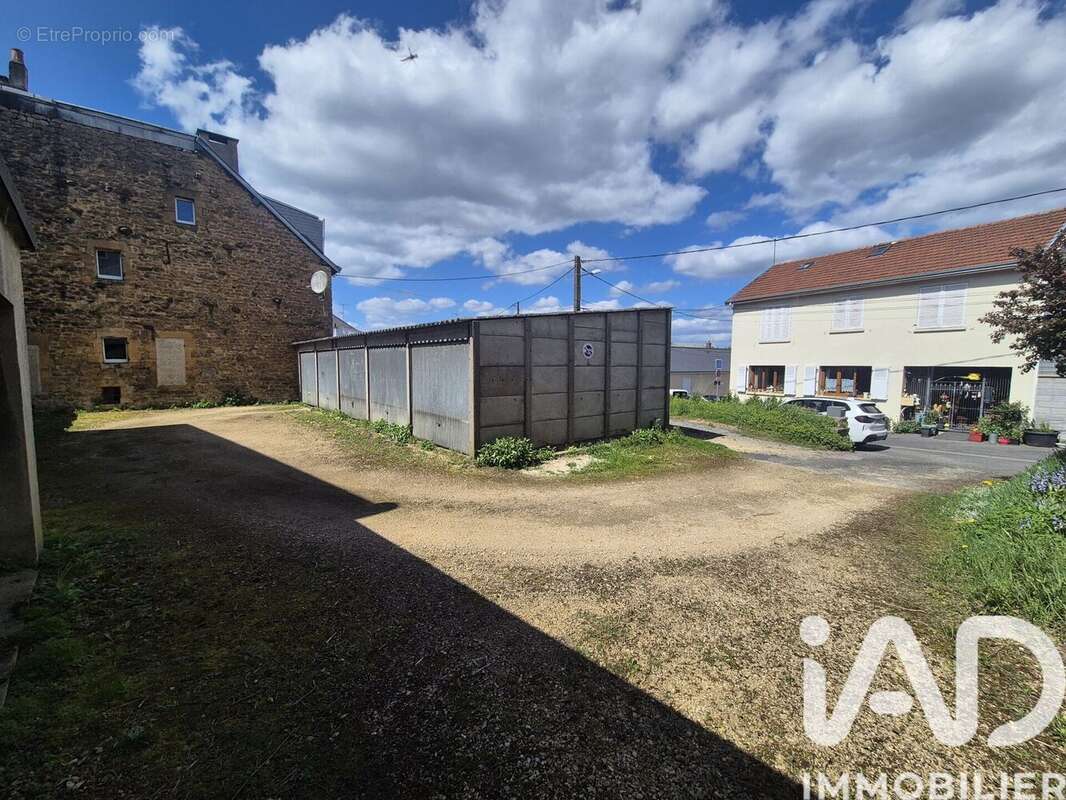 Photo 3 - Parking à CHARLEVILLE-MEZIERES