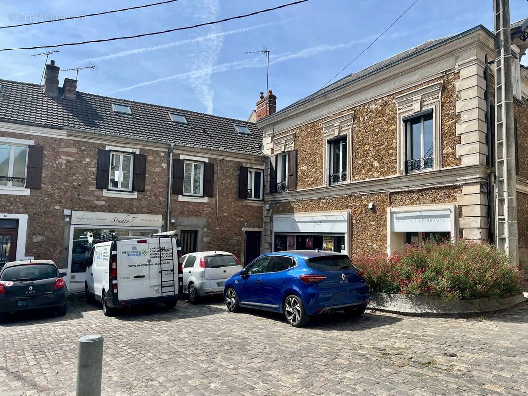 Appartement à BRUYERES-LE-CHATEL