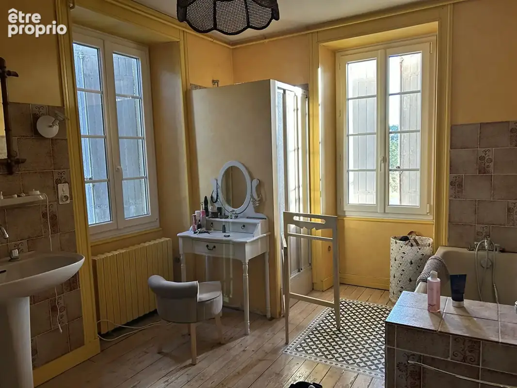 Belle maison de caractère rénovée avec élégance, aux beaux volumes et à la belle luminosité - photo 7