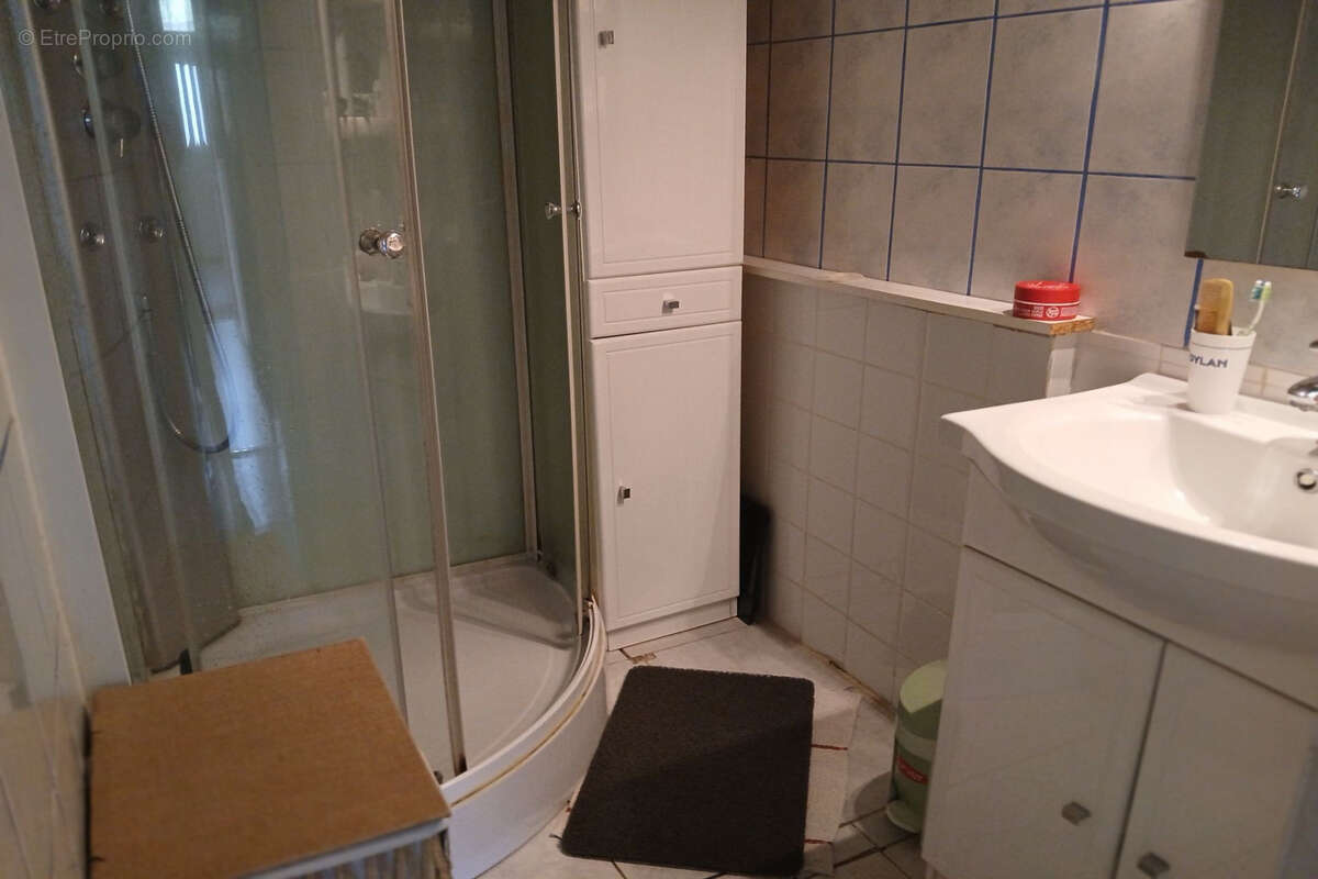 Appartement à REYNES