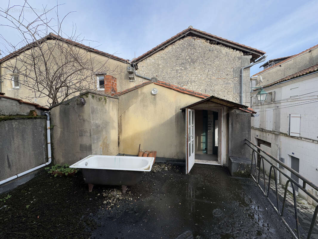 Appartement à BARBEZIEUX-SAINT-HILAIRE