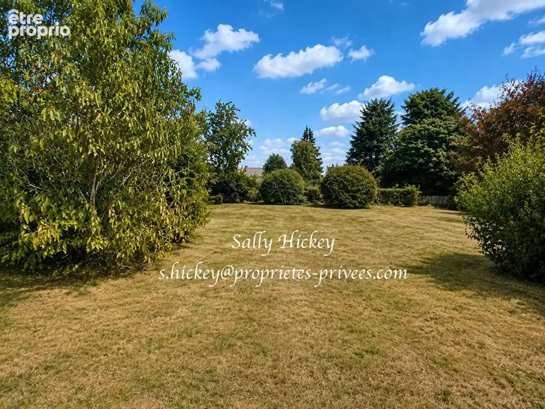 Sally Hickey vous propose EN EXCLUSIVITÉ un terrain à bâtir de 669 m² dans la commune de NIVILLAC - photo 2