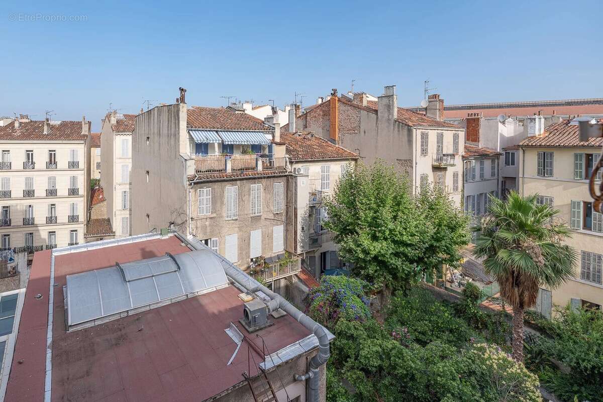 Appartement à MARSEILLE-1E