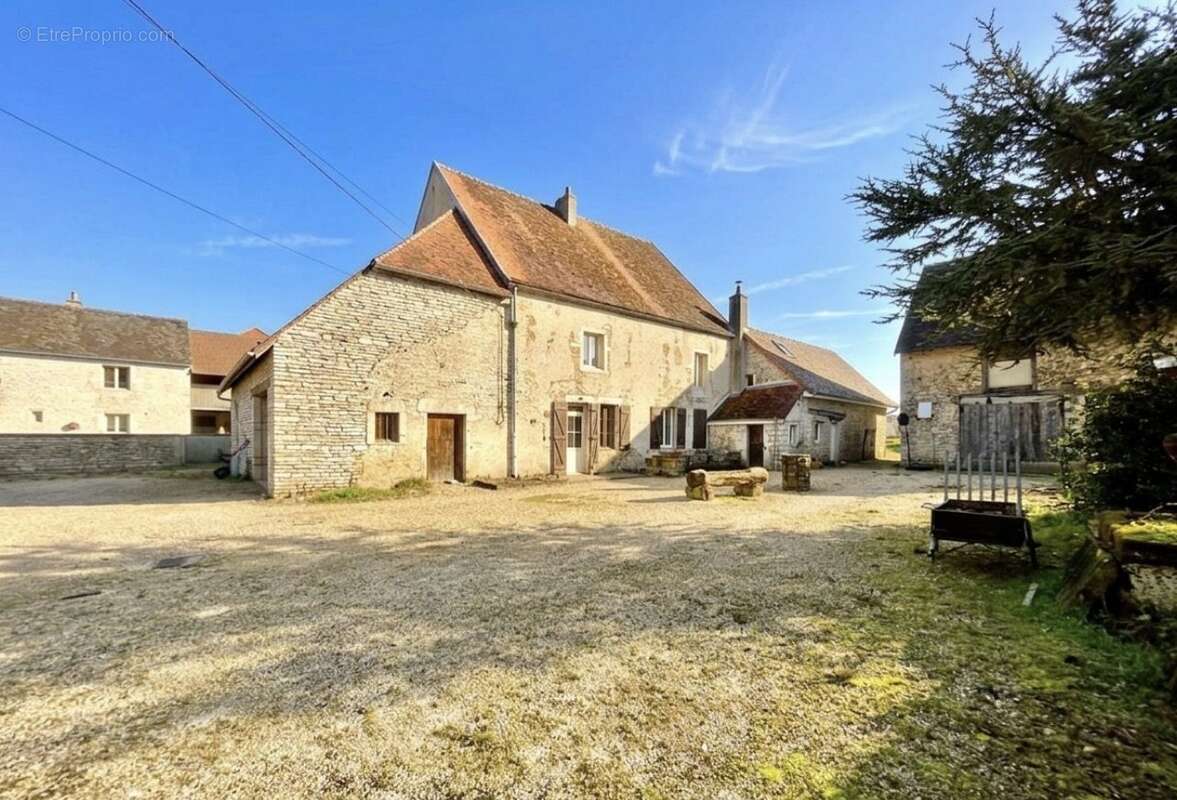 Maison à MIREBEAU-SUR-BEZE