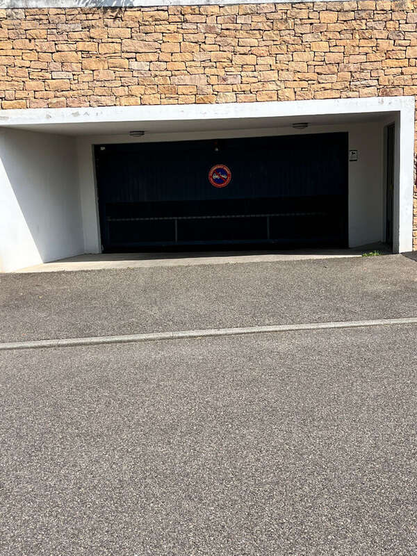 Garage en sous-sol sécurisé dans résidence récente - photo 3