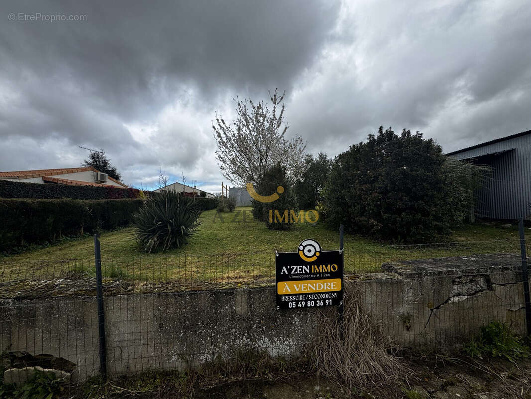 Terrain à SECONDIGNY