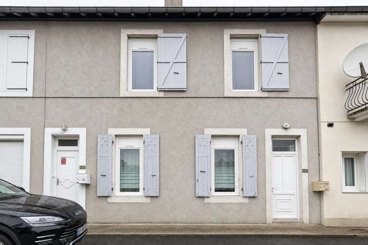 Maison à SAINT-CLAIR-DE-LA-TOUR