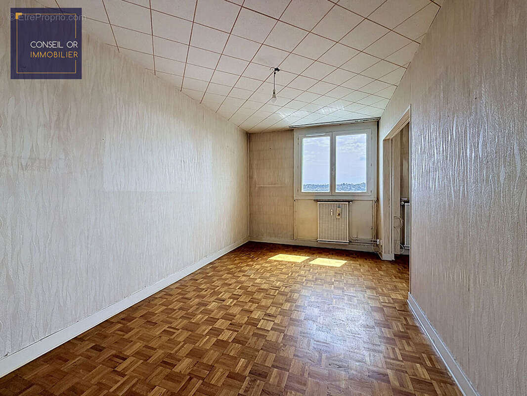 Appartement à PIERRE-BENITE