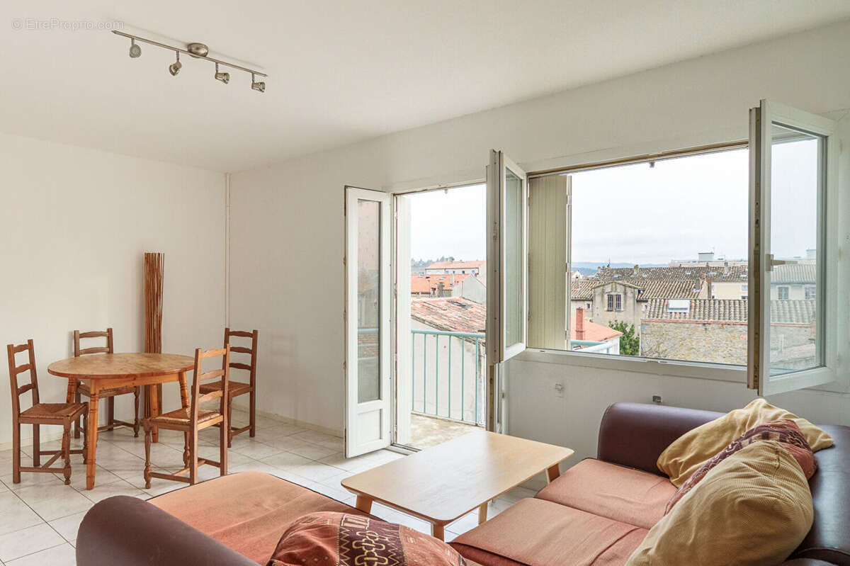 CARCASSONNE - LAPRADE Appartement T3 59m²  avec balcon vue Cité et place de stationnement - photo 3