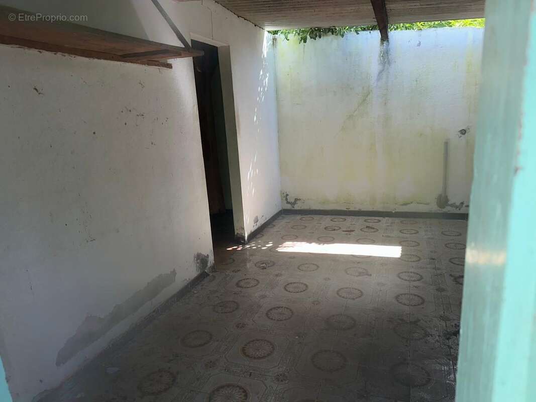 Maison 140 m² à Sainte-Suzanne  - photo 9