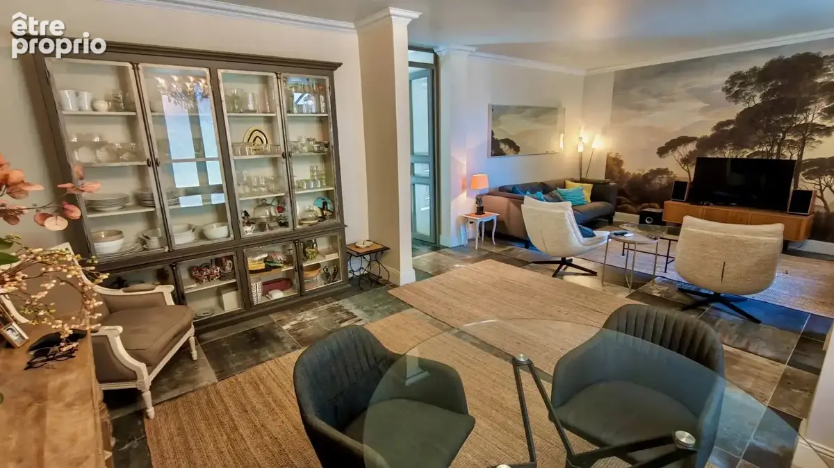 Superbe demeure de caractère de 187 m², rénovée avec des prestations haut de gamme, 5 chambres, patio avec bassin et vaste grang - photo 4