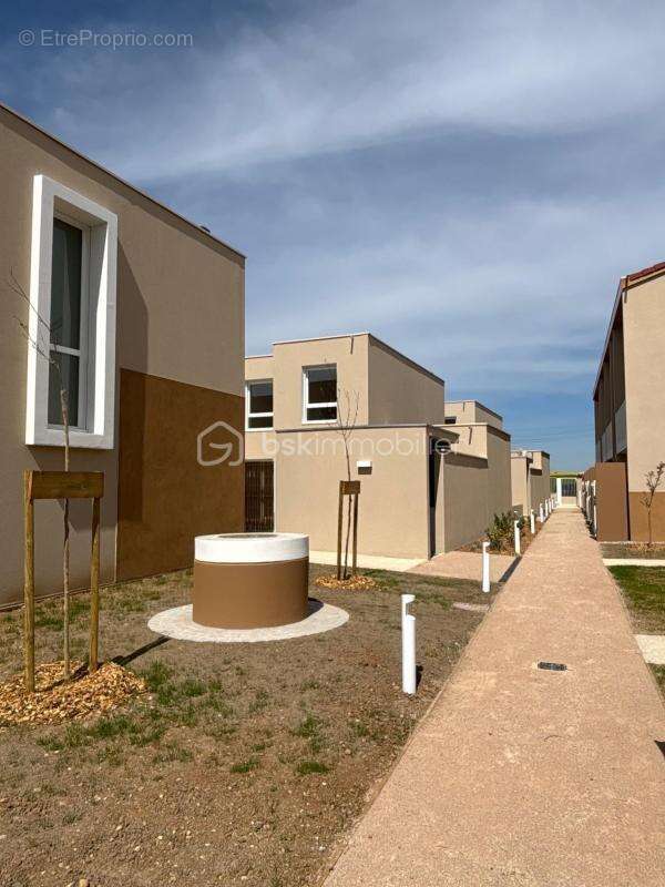 Appartement à NEYRON
