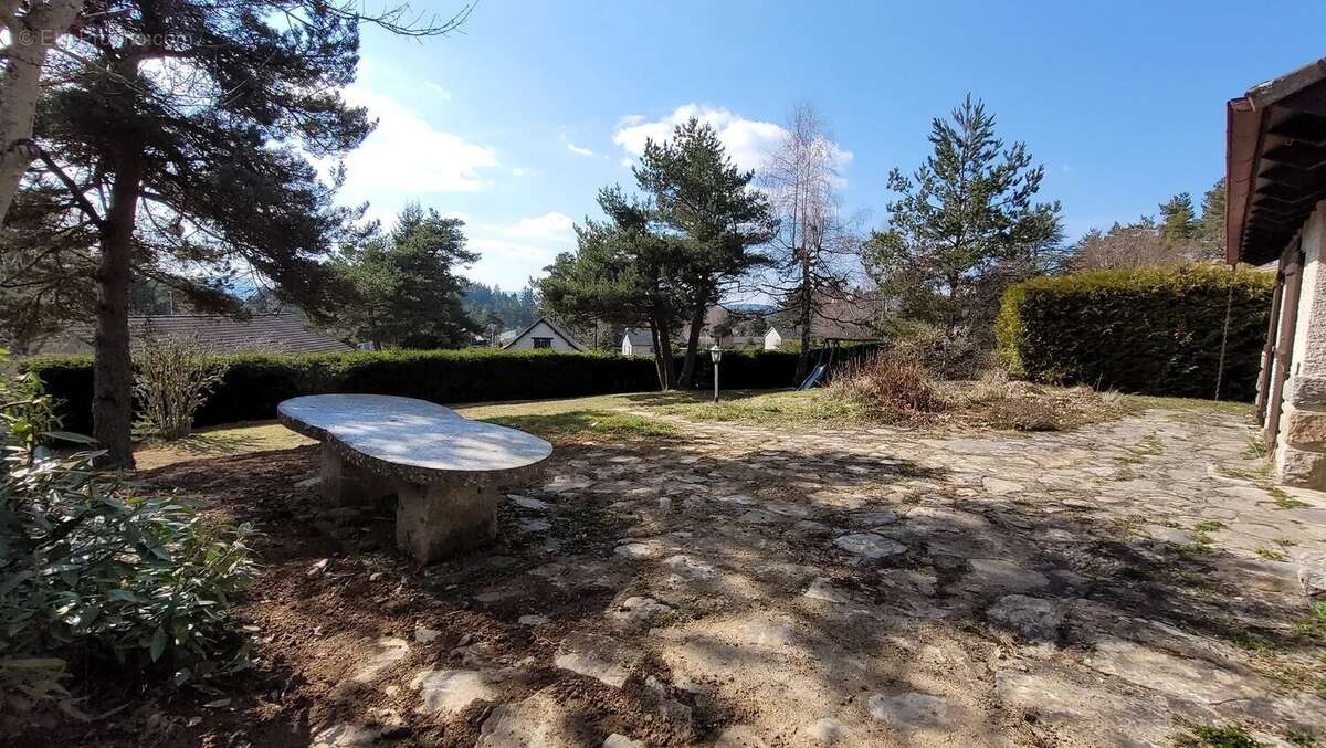 Maison à LE CHAMBON-SUR-LIGNON