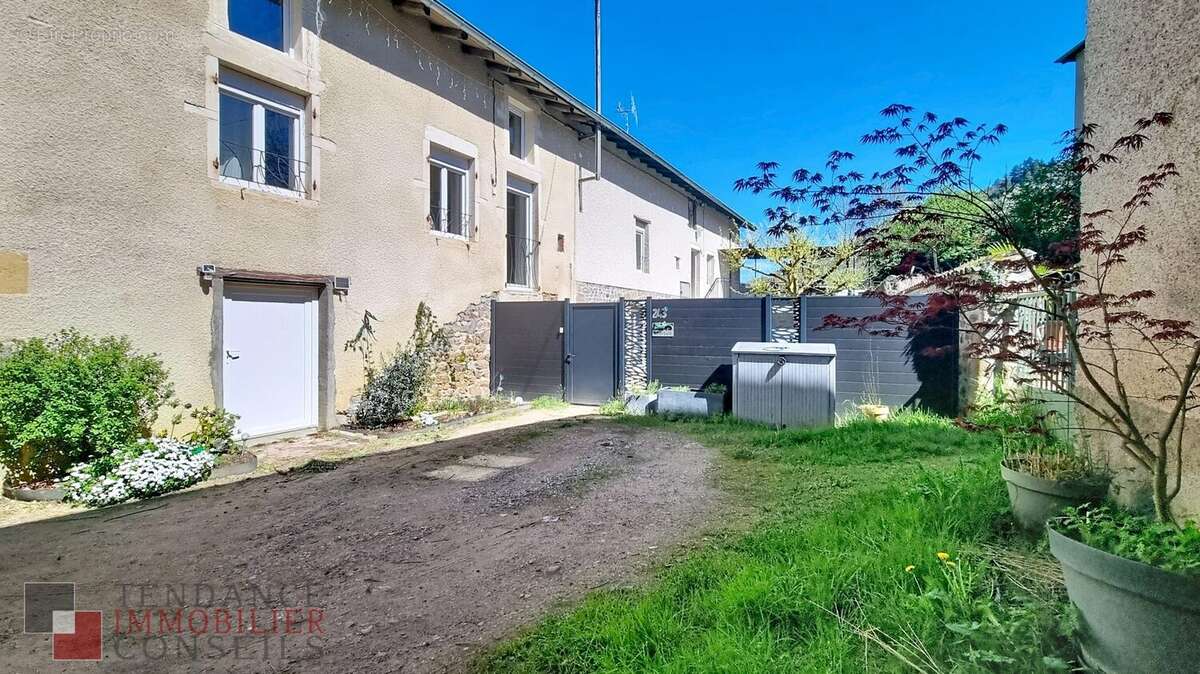 Maison à VAUX-EN-BEAUJOLAIS