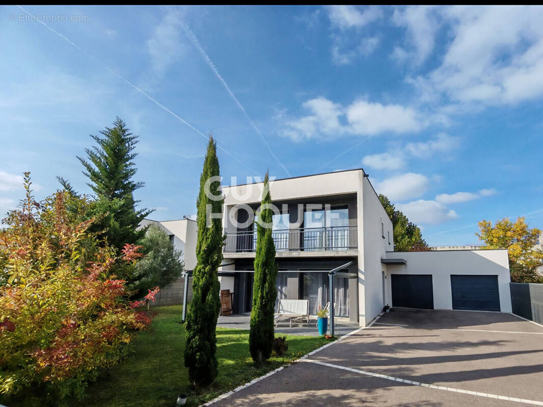 Maison à SAINTE-SAVINE