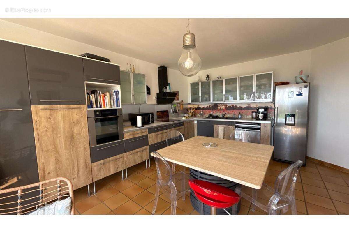 Maison à LA FARE-LES-OLIVIERS