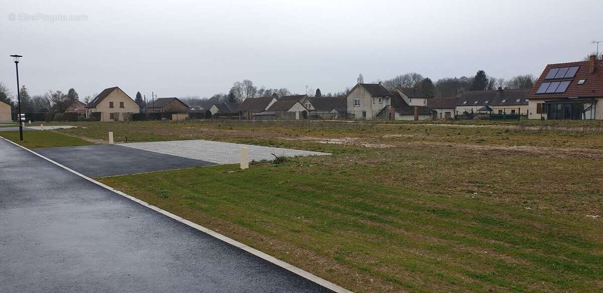 Terrain à CONNANTRE